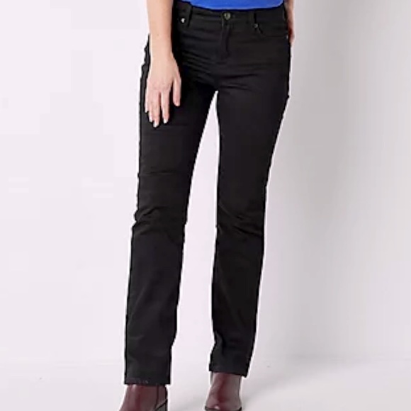 NWT St. John's Bay Womens Mid Rise Secretly Slender Straight Leg Jean. 8 Short - Picture 1 of 14